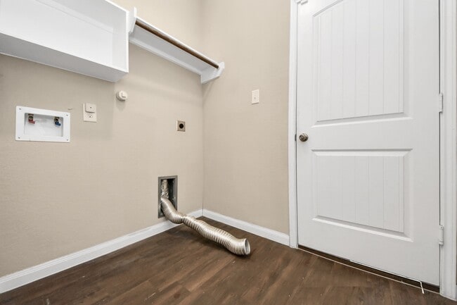 Photo - 17630 Holroyd Rd