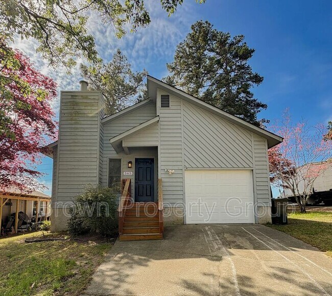 Building Photo - 565 Andover Rd