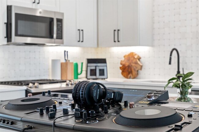 Photo - 2609 Willow St