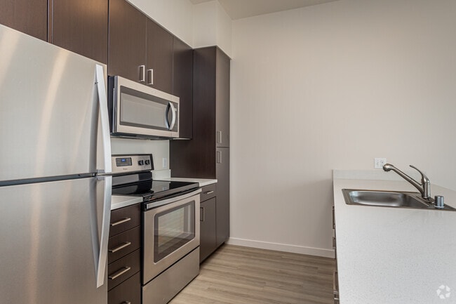 1BR, 1BA - 724SF