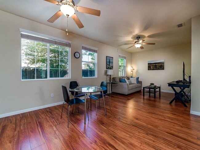 Photo - Beautiful Enclave updated unit!