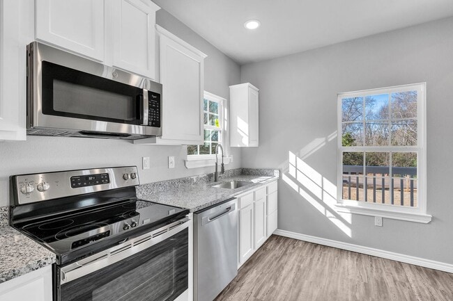 Photo - 213 Lomond St