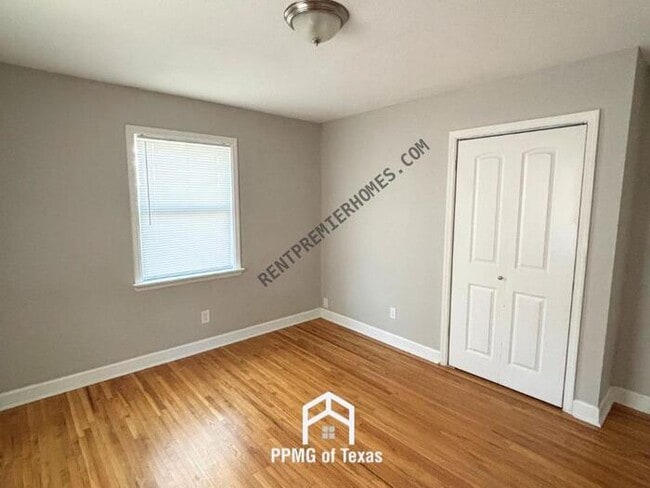 Building Photo - 1000 Lessel Dr