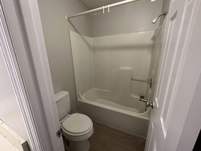 Photo - 730 Dover Ln