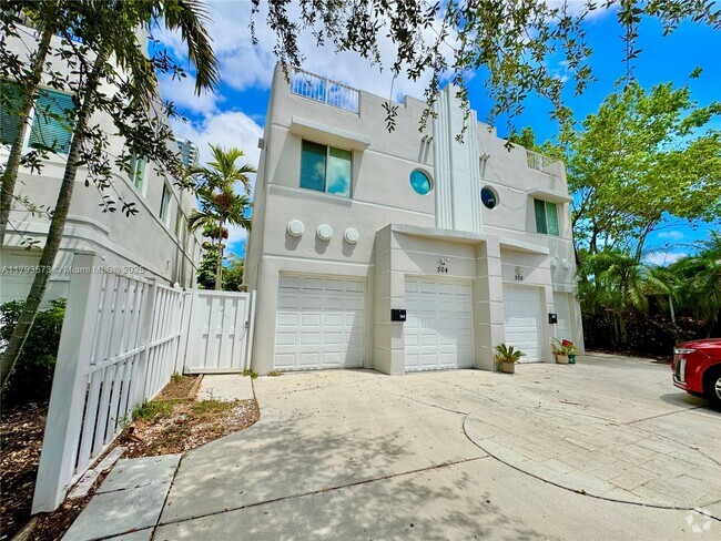 Building Photo - 504 SW 4th Ave Rental
