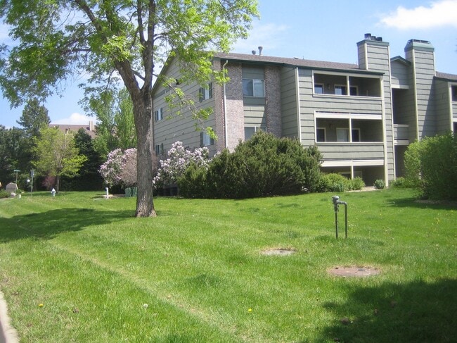Building Photo - 4650 White Rock Cir Unit #6