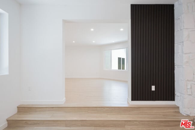 Photo - 1346 N Stanley Ave Unidad 1