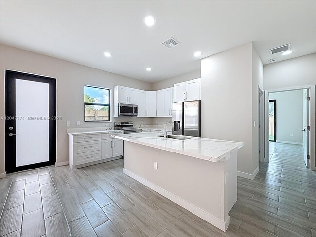 Building Photo - 402-414 NW 41st St Unit 402