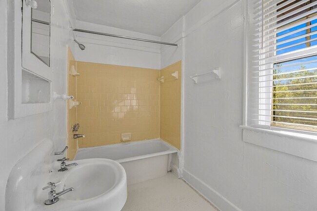 Photo - Highland Court