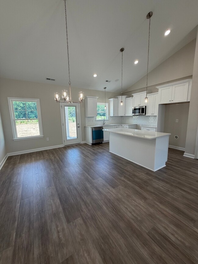 Photo - 407 Creeks Edge Dr