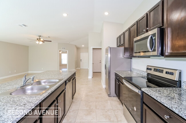 Photo - 1142 Waterford St SE