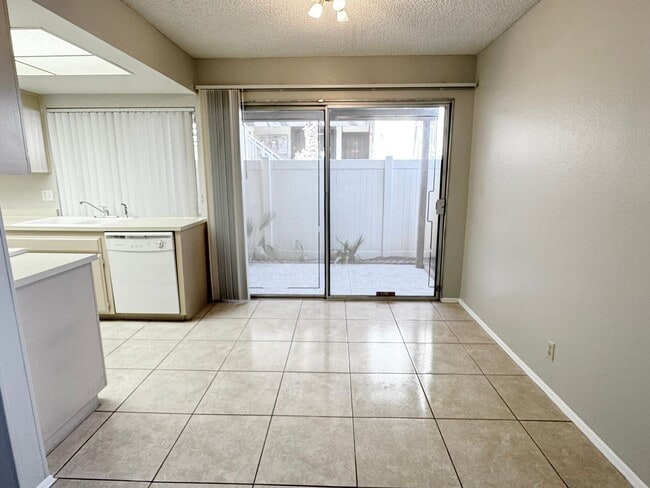 Photo - 1420 E Vegas Valley Dr