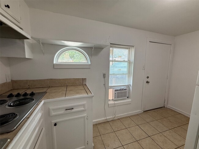 Building Photo - 2013 Eubanks St Unit 8 Rental