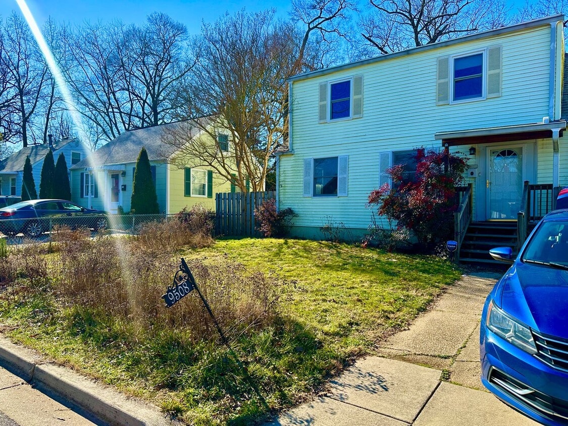 4 Bed + 2 Bath - Screened in Porch! Pets W... - 4 Bed + 2 Bath - Screened in Porch! Pets W...