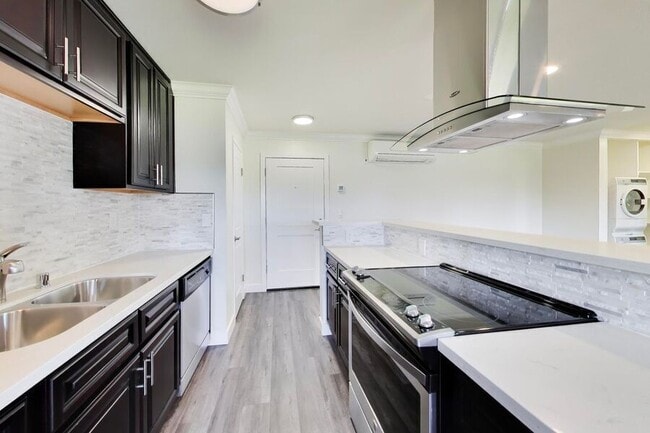 Building Photo - 1662 Hollenbeck Ave Unit 19