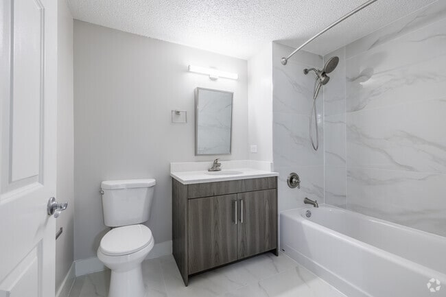 1.5BR, 1BA - 837SF - Bathroom