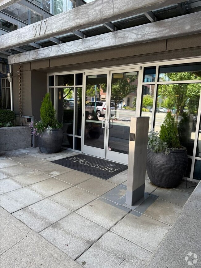 Building Photo - 1bd/1ba Kirkland Condo Unit 215