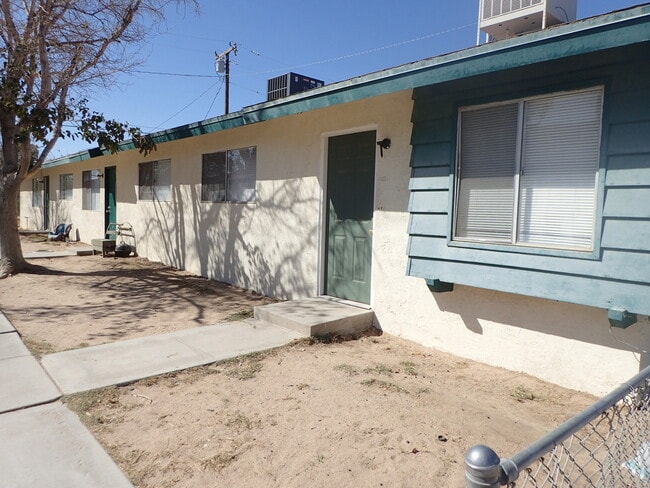 Building Photo - 345 E Wilson Ave Unit A