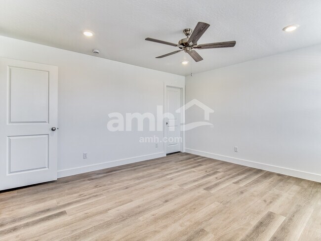 7697 Castleton Ln