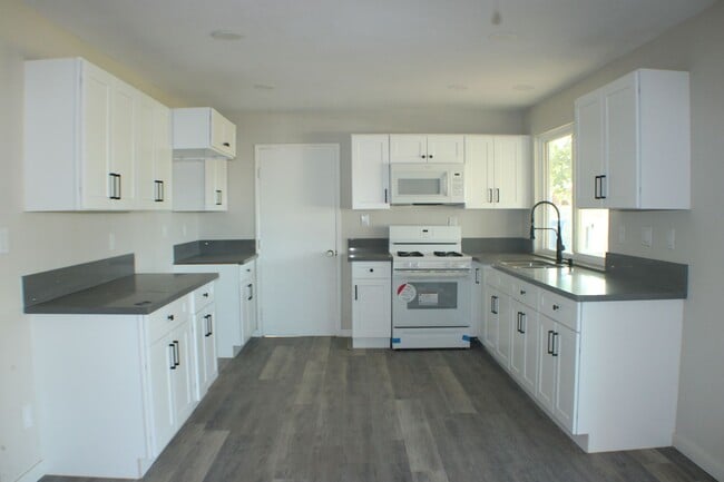 Photo - Beautiful Rental with Fireplace, Granite Counters & Relaxing Backyard