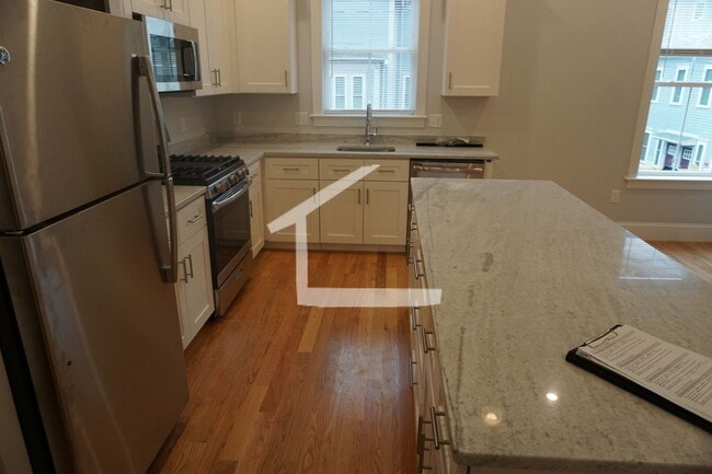 Photo - Amazing 3 bed 1.5 bath in Brighton...