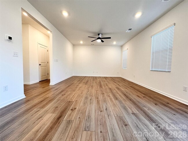 Photo - 699 Kitfox Dr NW