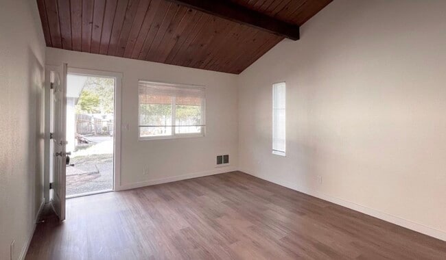 Building Photo - CM Homes Unit A