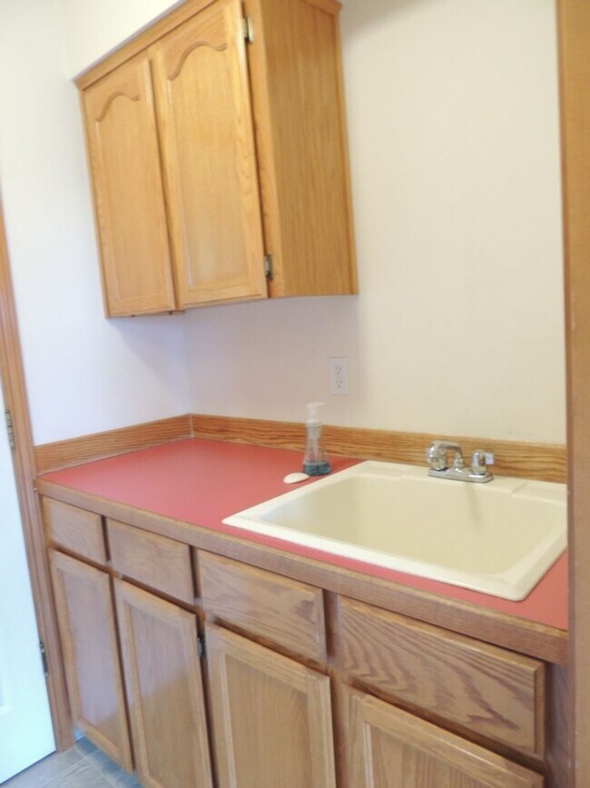 Beautiful Single Level Hilltop Home SW G... Rental House Rental in