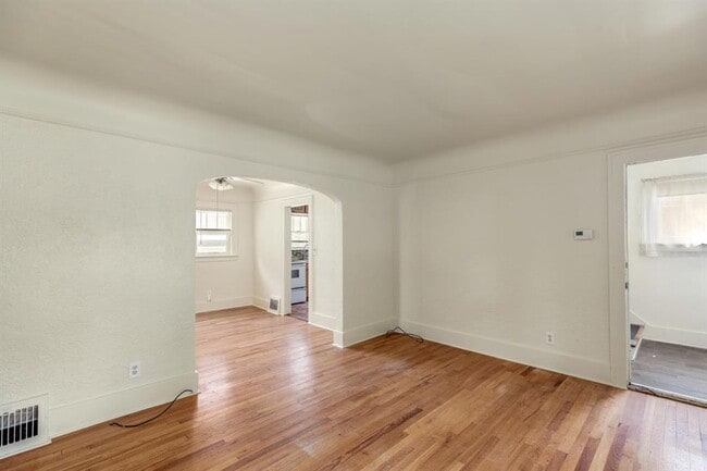 Photo - 139 Draper Ave