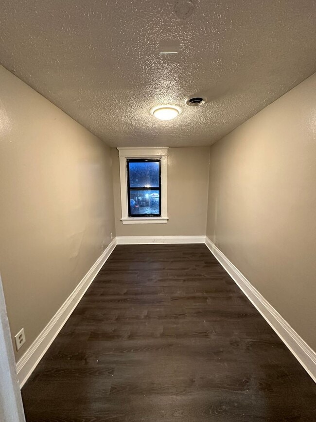 Photo - Ready to move in 1 bedroom apartment Unit 499 #8