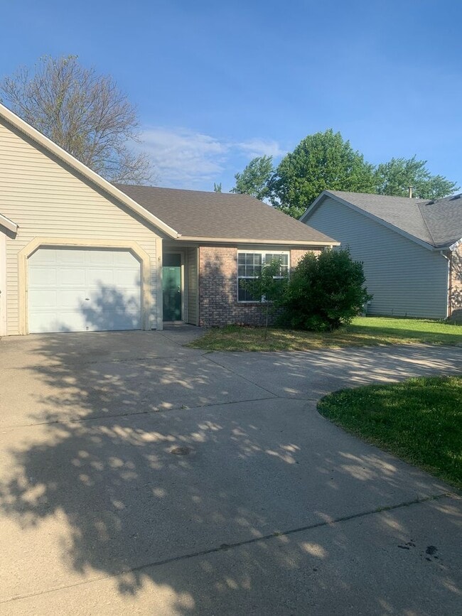 Building Photo - 2810 Duroc Dr Unit 2810 A Duroc Dr