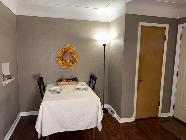 Photo - 541 34th St SE