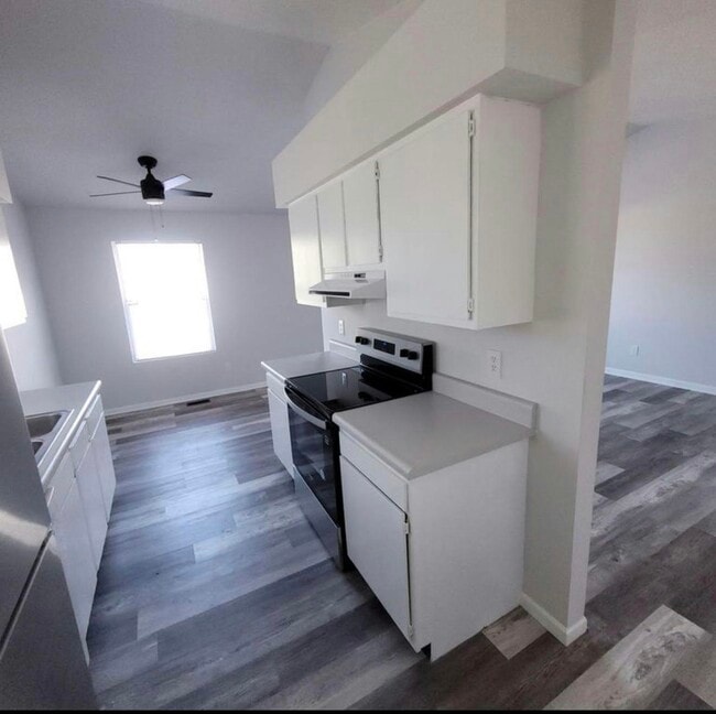 Photo - 2323 W Osterhout Ave Unidad 3