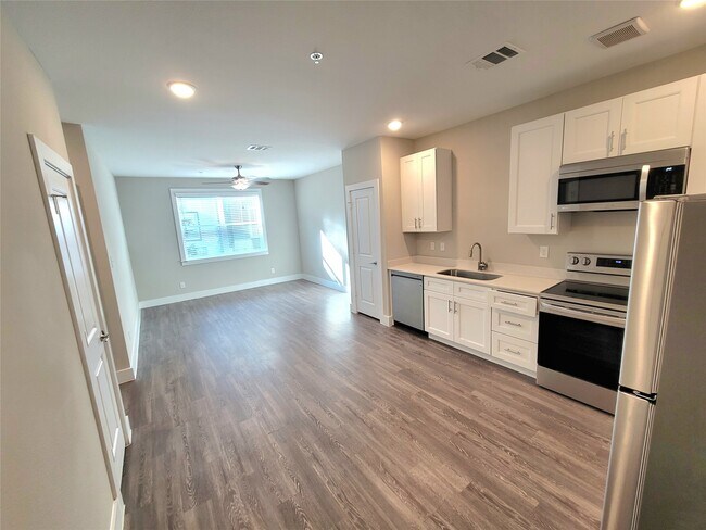 Building Photo - 1720 Crestdale Dr Unit 1107