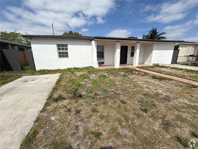 Building Photo - 3902 E 8th Ct Rental