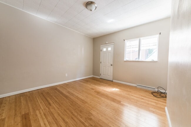 Photo - AVAILABLE JUNE 2026 - 3 Bedroom Home in Prime MT. WASHINGTON Location!