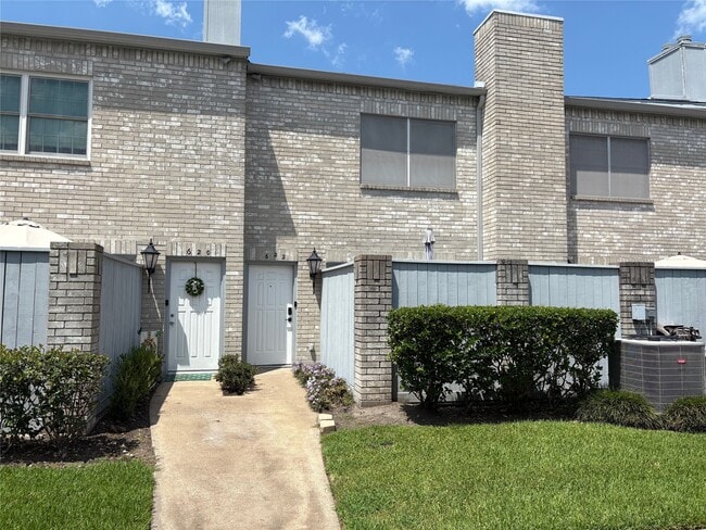 Building Photo - 622 Wilcrest Dr Unit 622 Rental