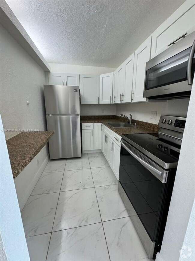 Building Photo - 8511 NW 8th St Rental