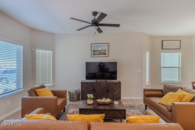 Photo - 360 Hector Porras Dr