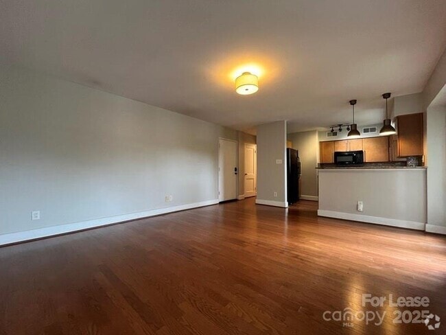 Building Photo - 2427 Vail Ave Rental