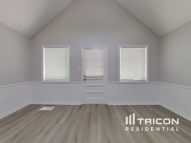 Photo - 2395 Wales Dr