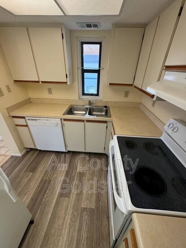 Photo - 19505 Quesada Ave Unidad # BB201