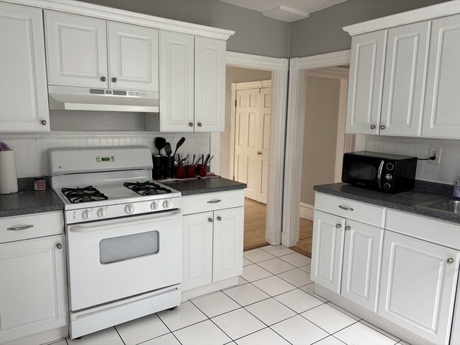 Building Photo - 27 Trull St Unit 2 Rental