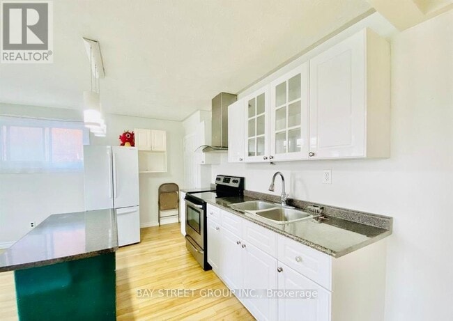 Photo - 128 Stevenson Rd S