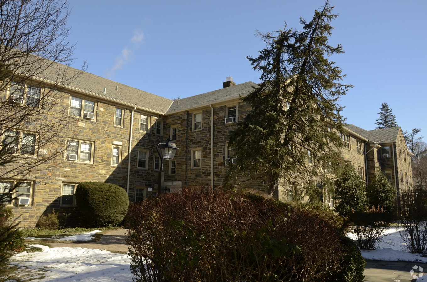 St. George's Apartments - St. George's Apartments