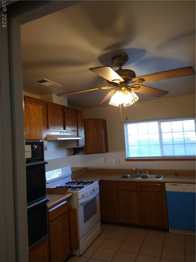 Photo - 212 Bradshaw Way