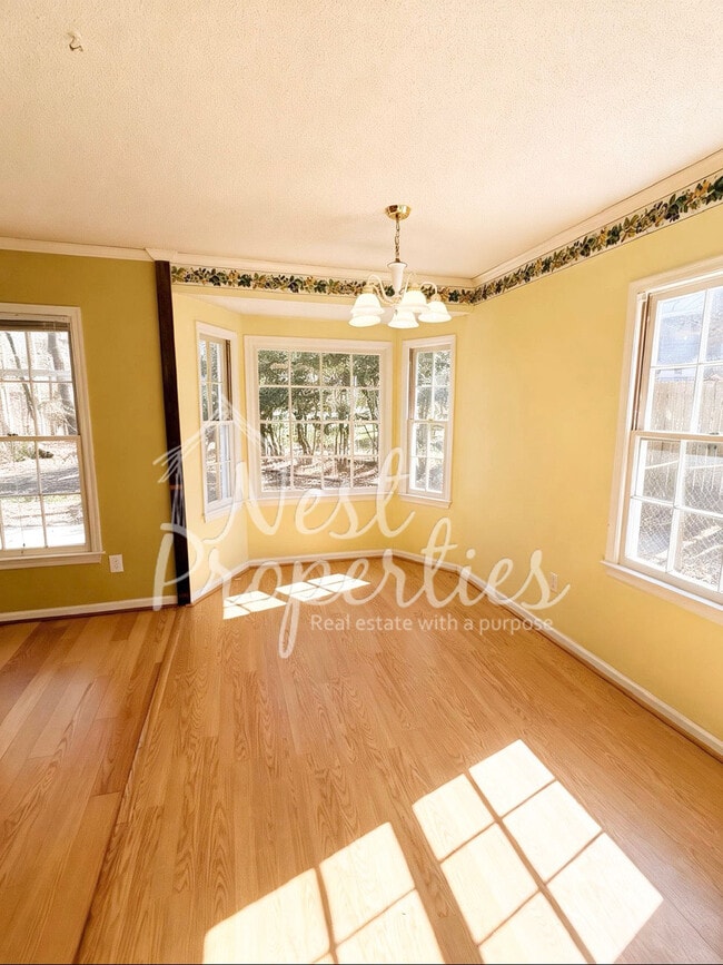 Photo - 325 Southampton Dr