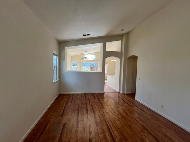Photo - Gorgeous 3 bedroom plus office in Empire R...