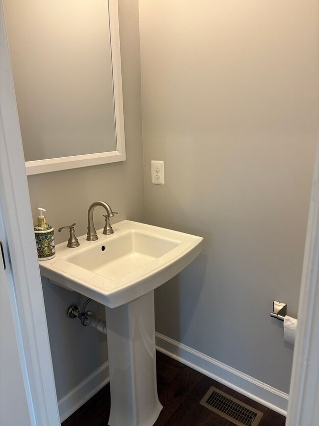 Photo - Beautiful Home Conveniently Located in Alexandria w/ Lower Level Suite