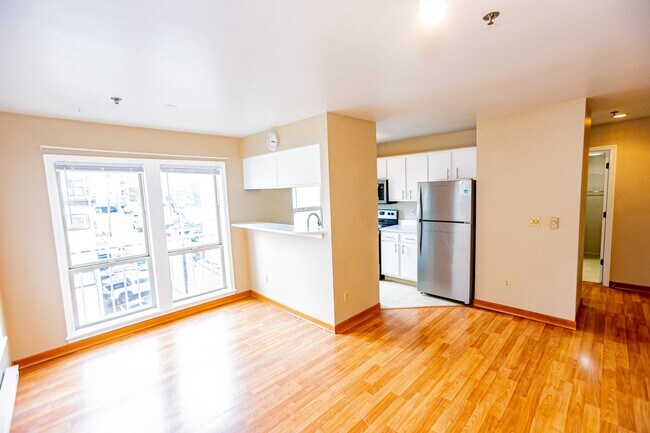 506 E Howell St